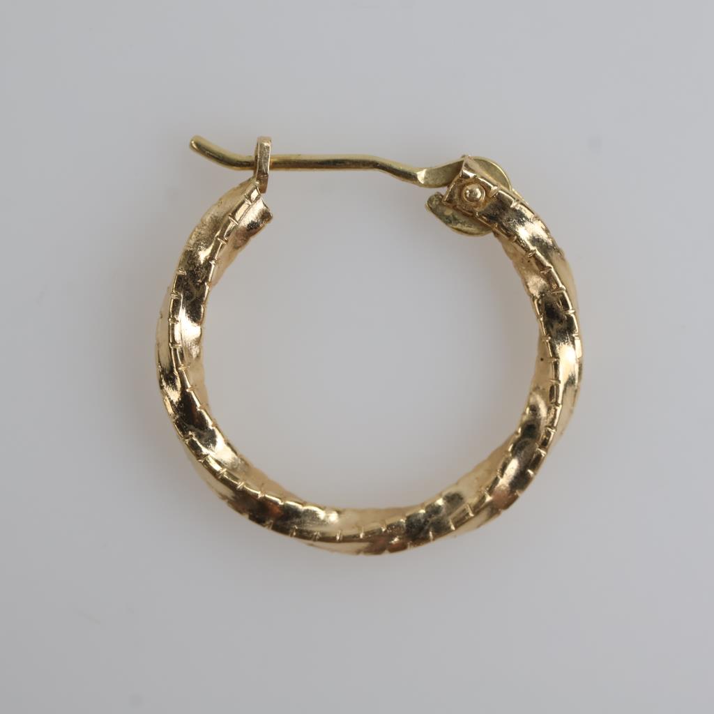 14kt Gold Hollow Hoop Earring