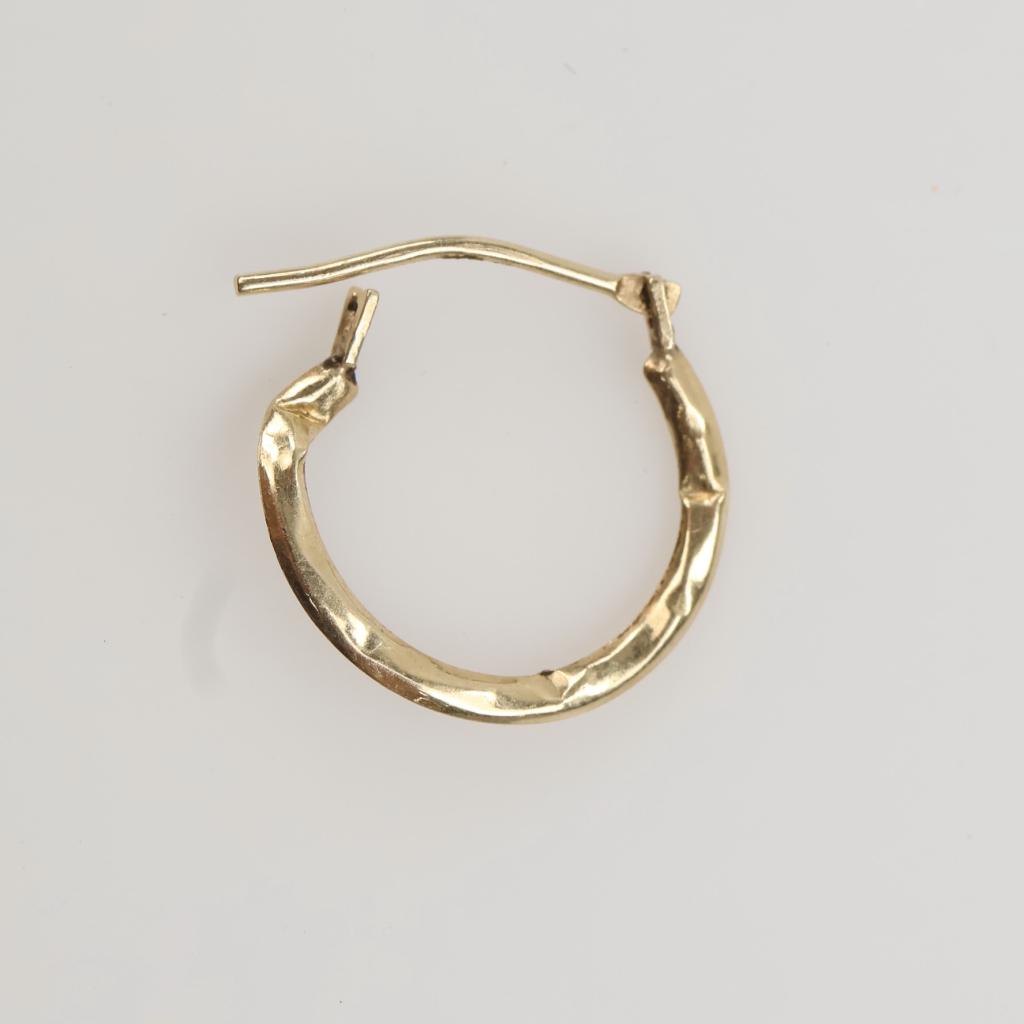 14kt Gold Hollow Hoop Earring