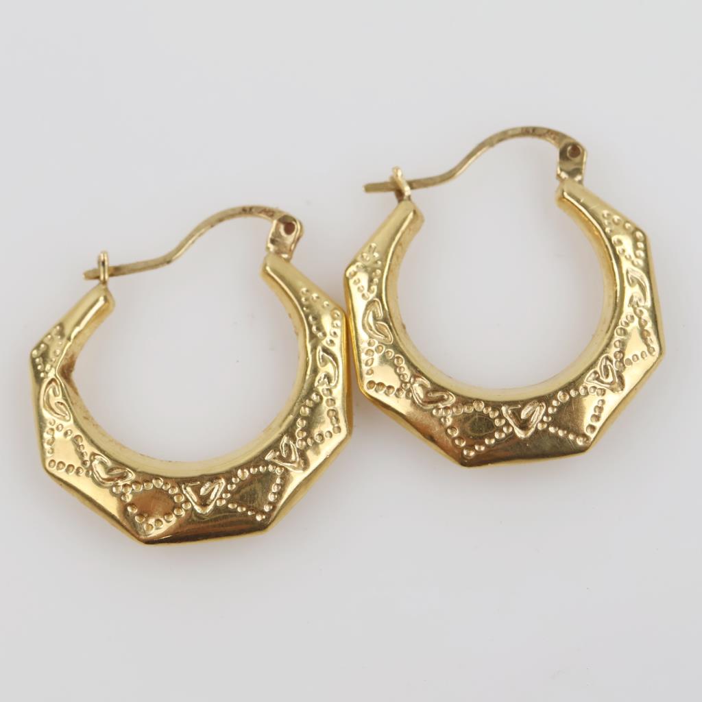 14kt Gold Hollow Hoop Earring