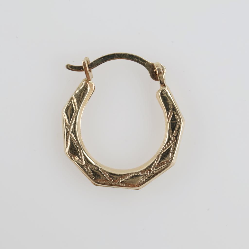14kt Gold Hollow Hoop Earring