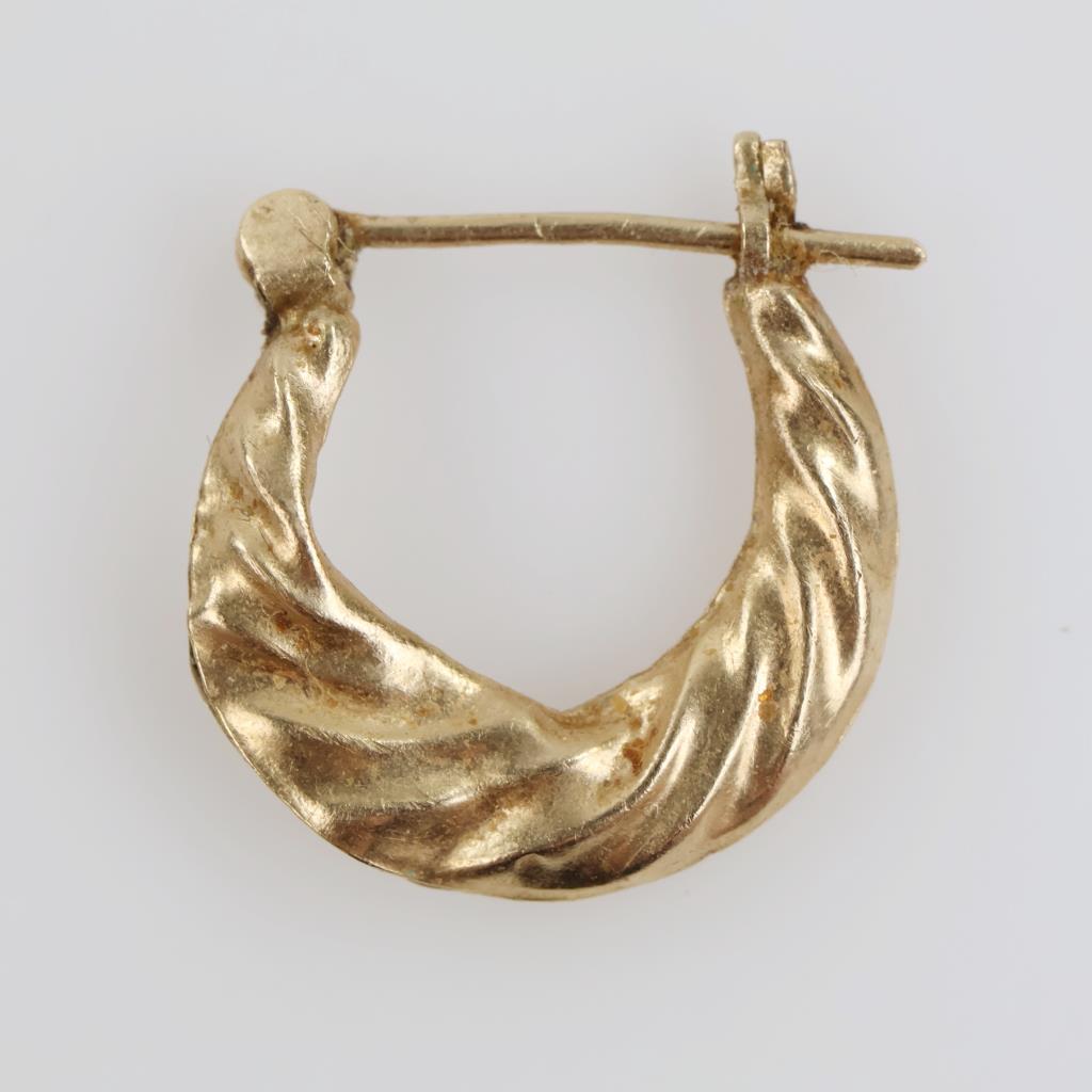 14kt Gold Hollow Hoop Earring