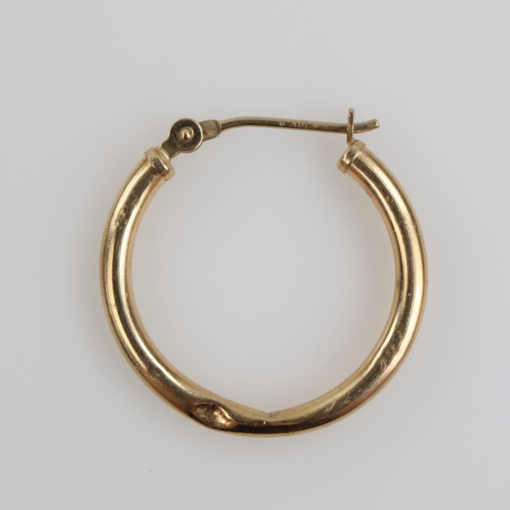 14kt Gold Hollow Hoop Earring