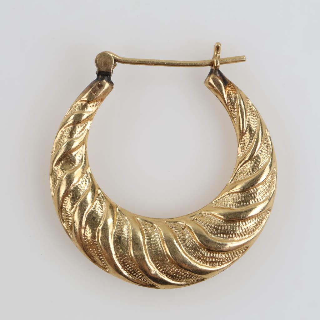 14kt Gold Hollow Hoop Earring