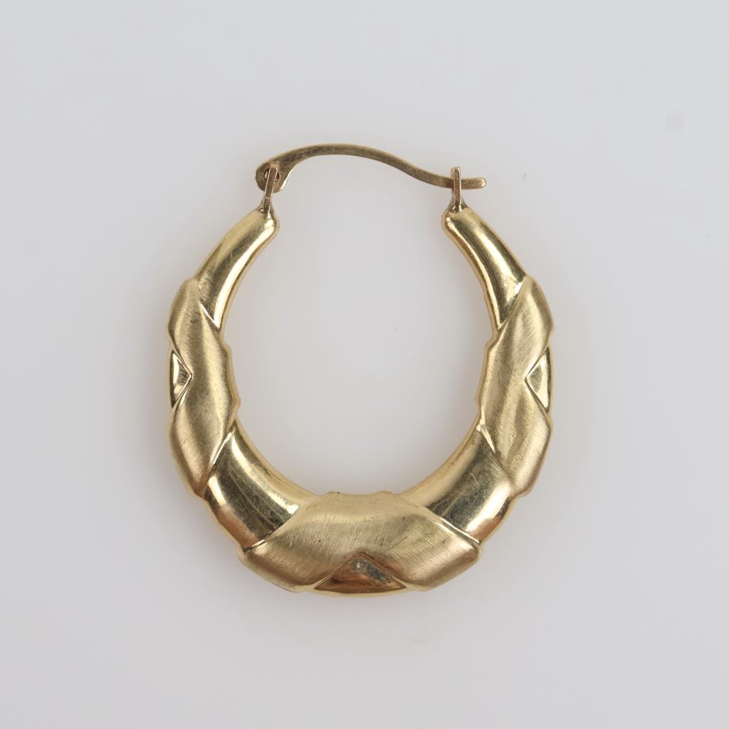 14kt Gold Hollow Hoop Earring