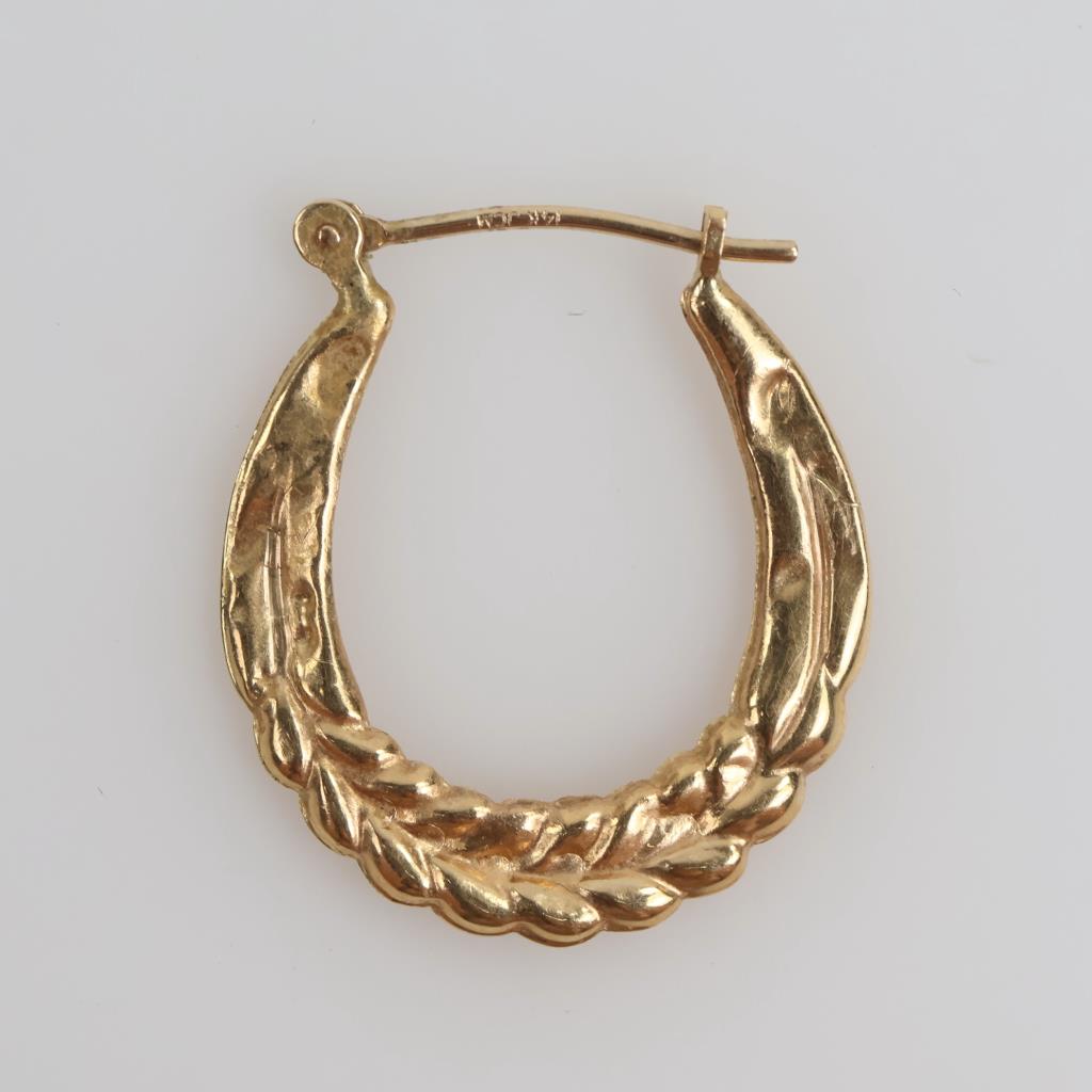 14kt Gold Hollow Hoop Earring