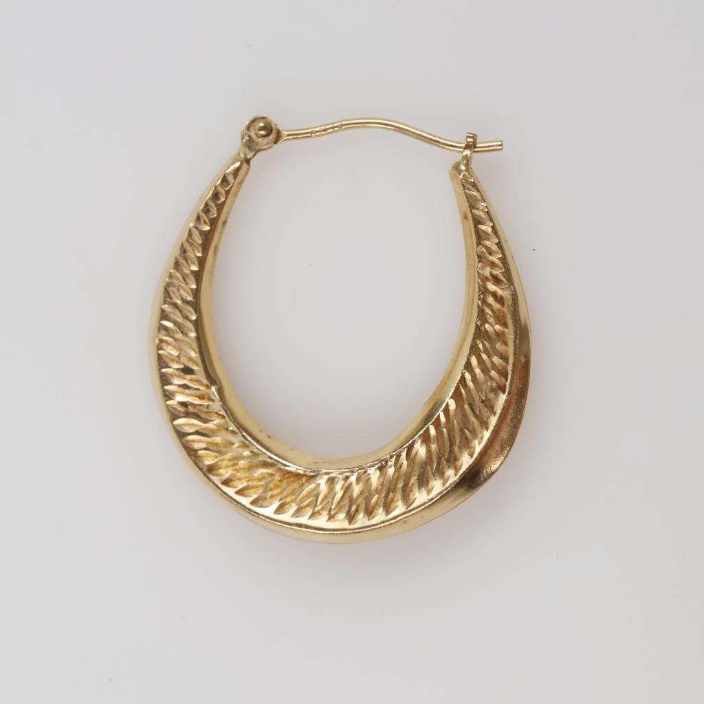 14kt Gold Hollow Hoop Earring