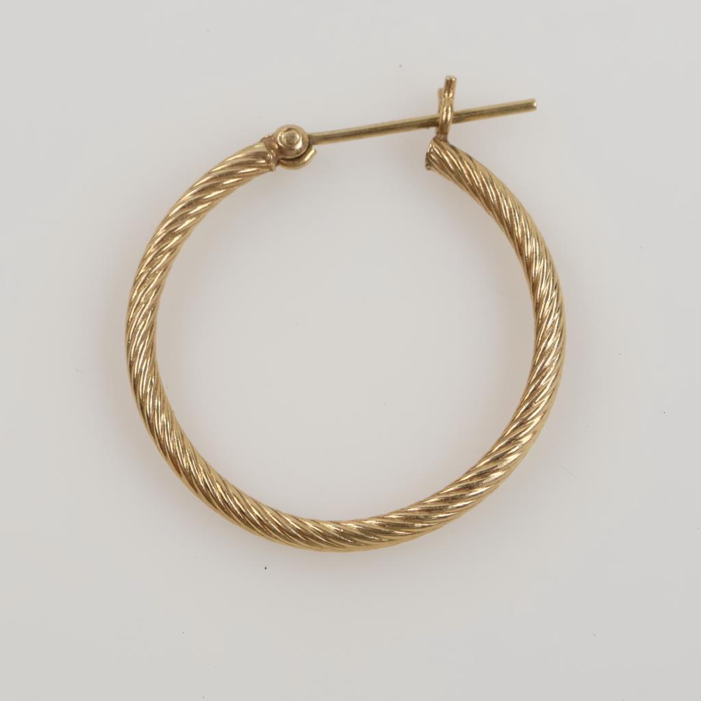 14kt Gold Hollow Hoop Earring