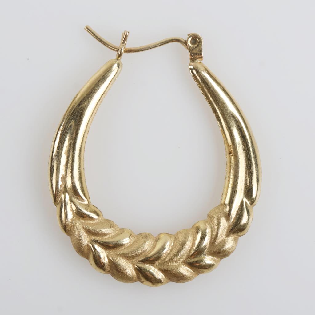 14kt Gold Hollow Hoop Earring