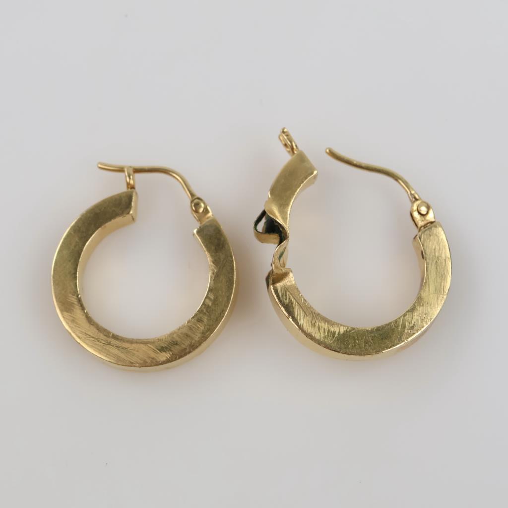 14kt Gold Hollow Hoop Earring