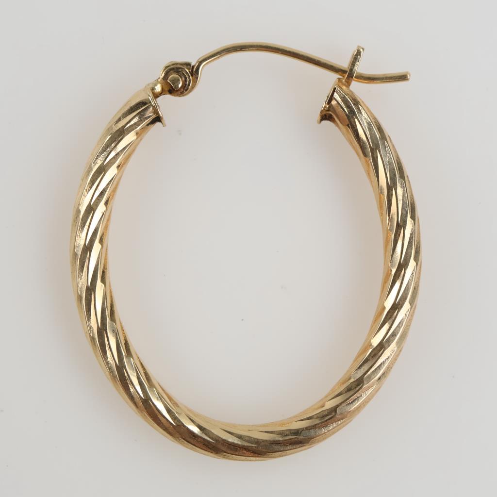 14kt Gold Hollow Hoop Earring