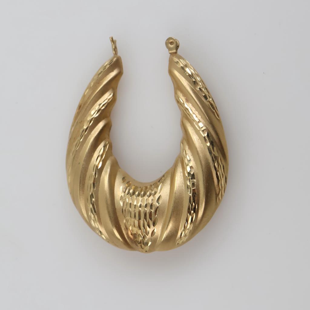 14kt Gold Hollow Hoop Earring