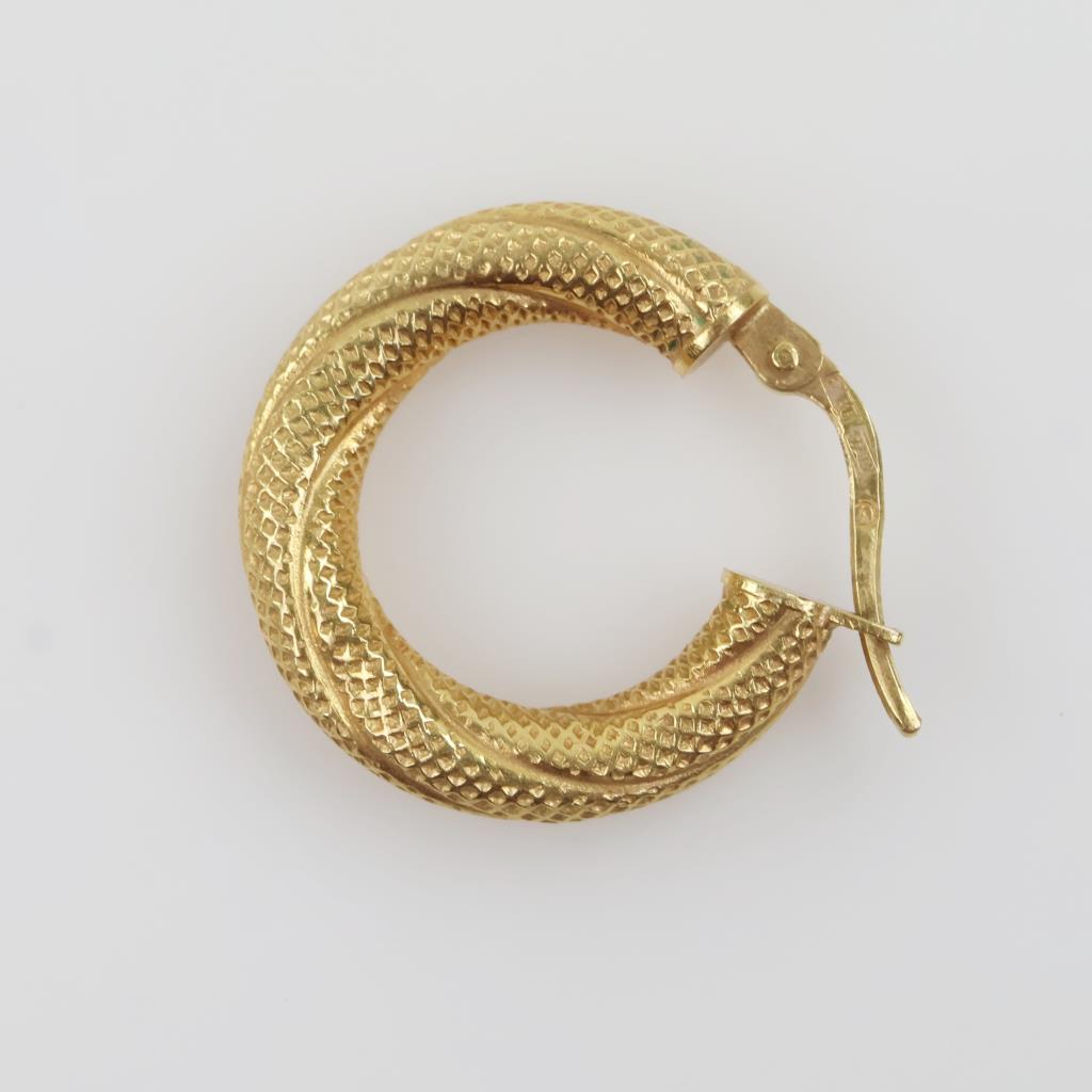 14kt Gold Hollow Hoop Earring