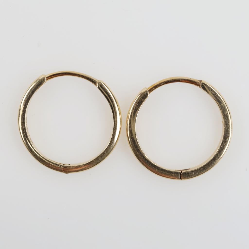 14kt Gold Hollow Hoop Earrings