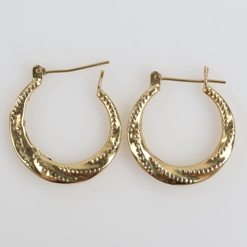 14kt Gold Hollow Hoop Earrings