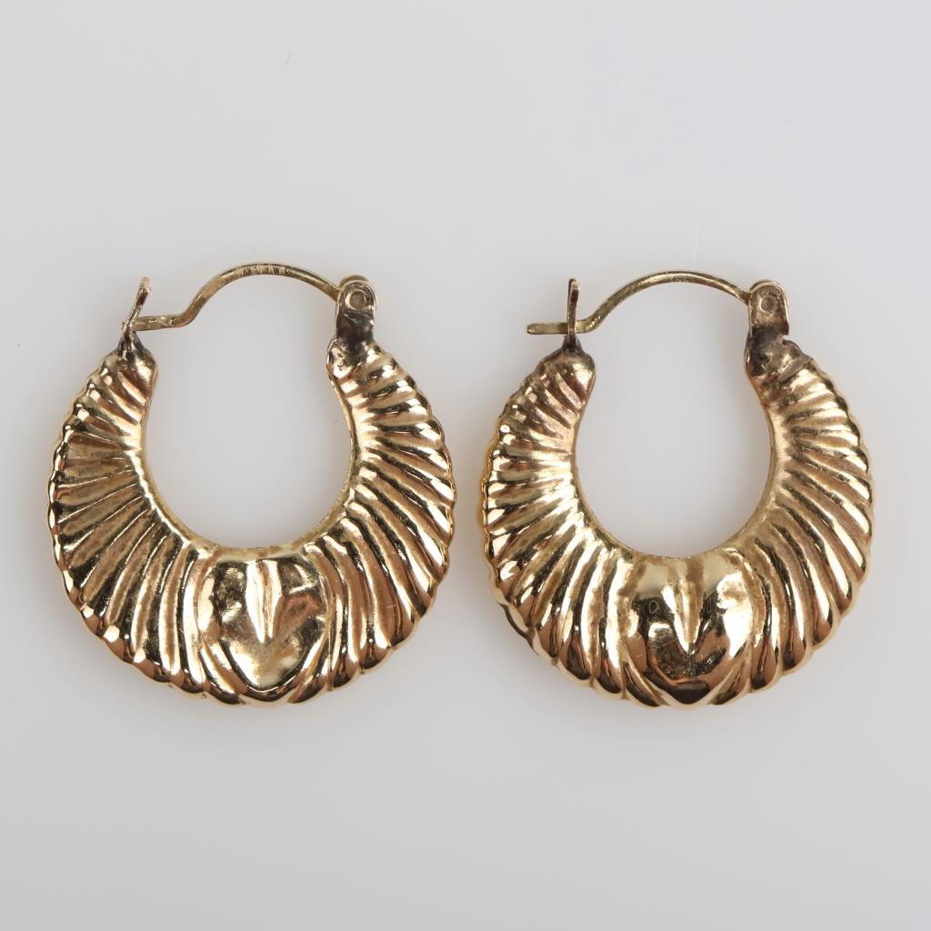 14kt Gold Hollow Hoop Earrings