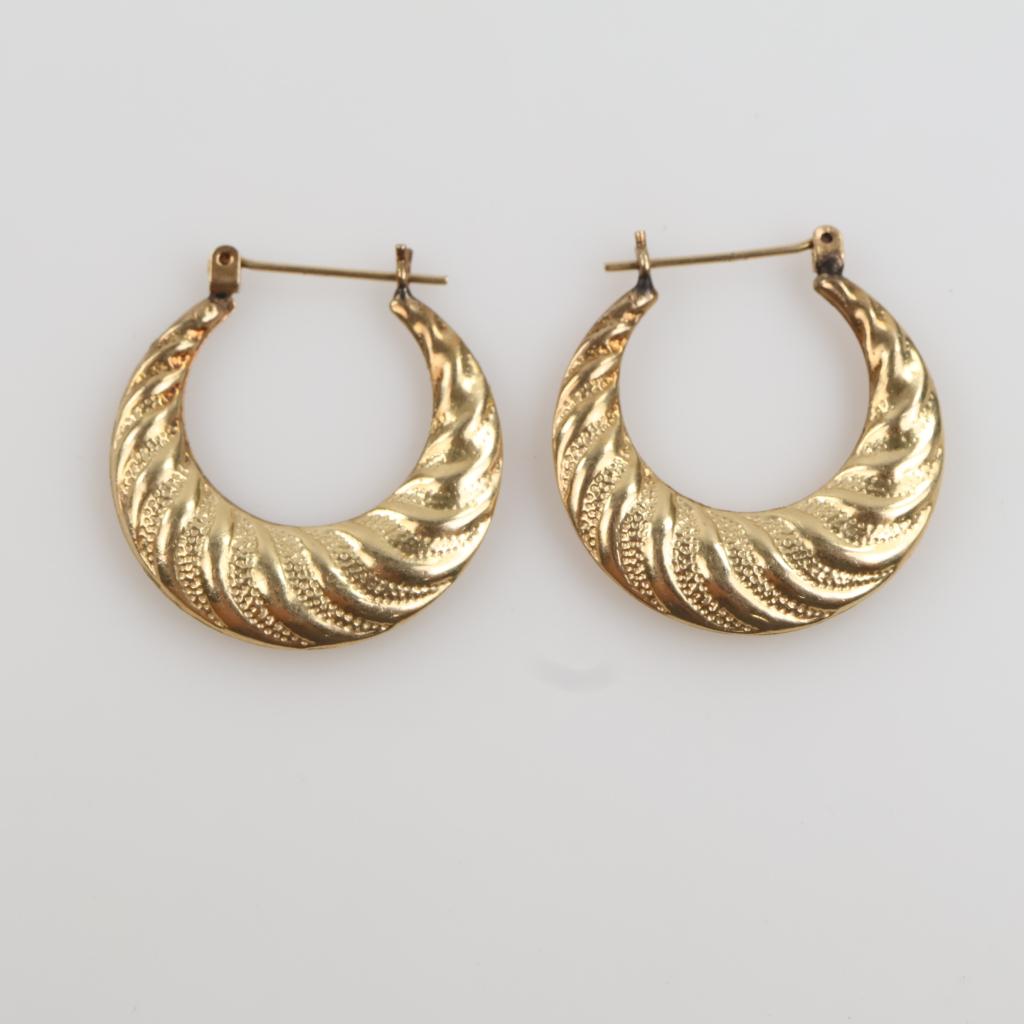 14kt Gold Hollow Hoop Earrings