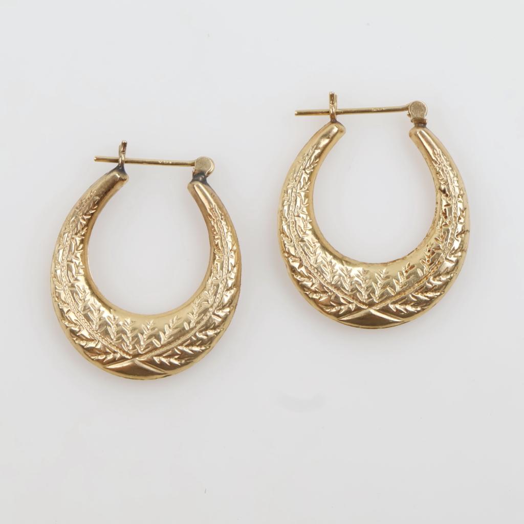 14kt Gold Hollow Hoop Earrings