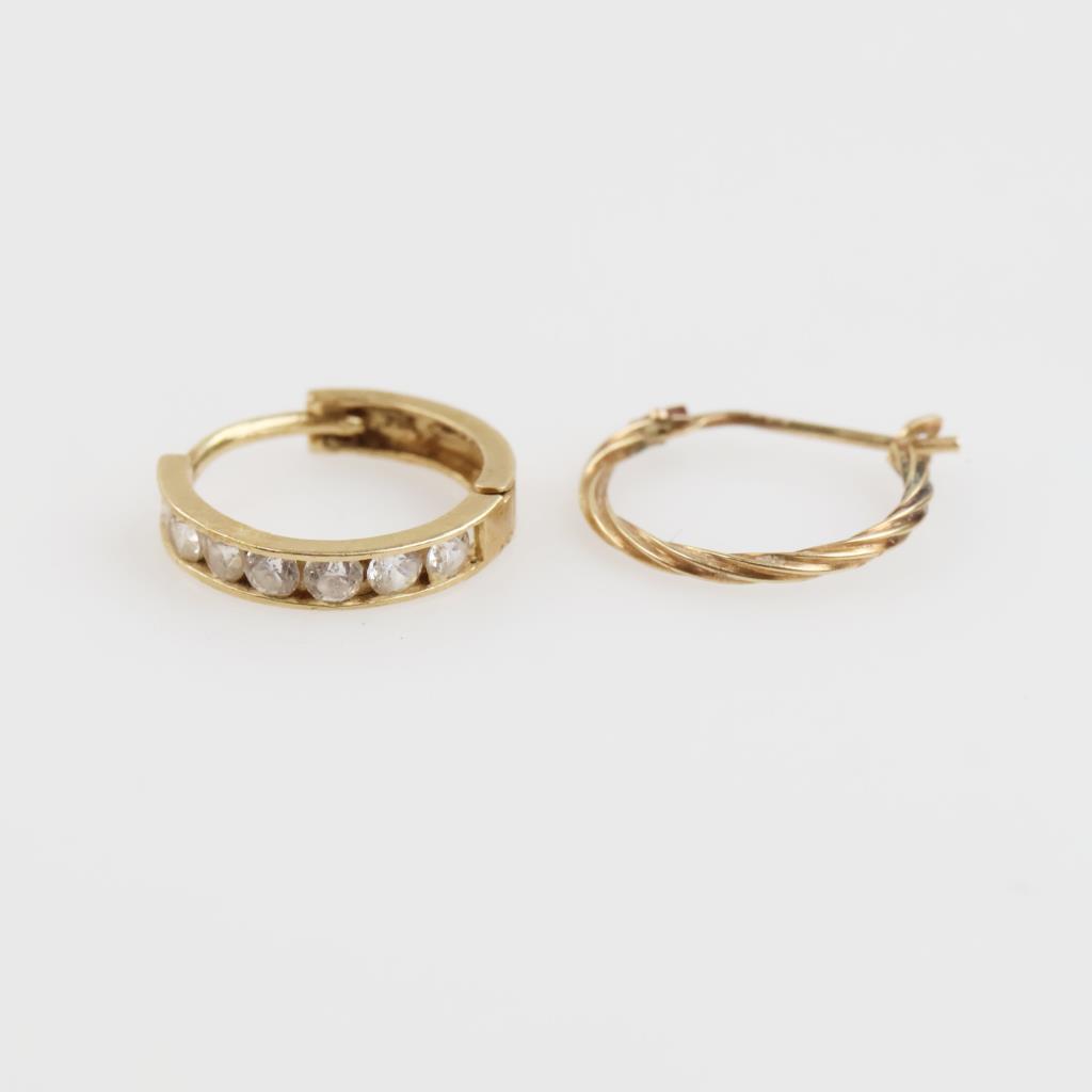 14kt Gold Hollow Hoop Mismatched Earrings