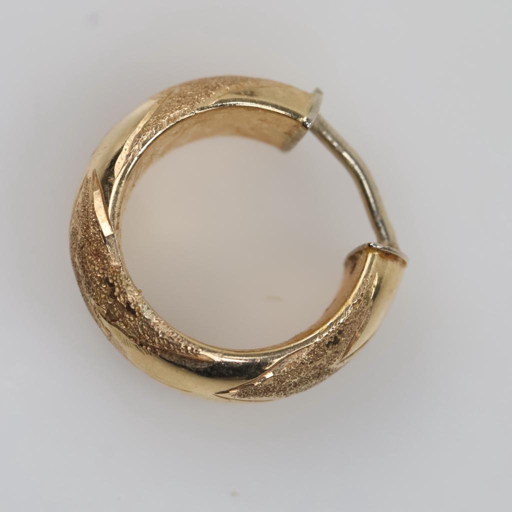 14kt Gold Hollow Huggie Hoop Earring