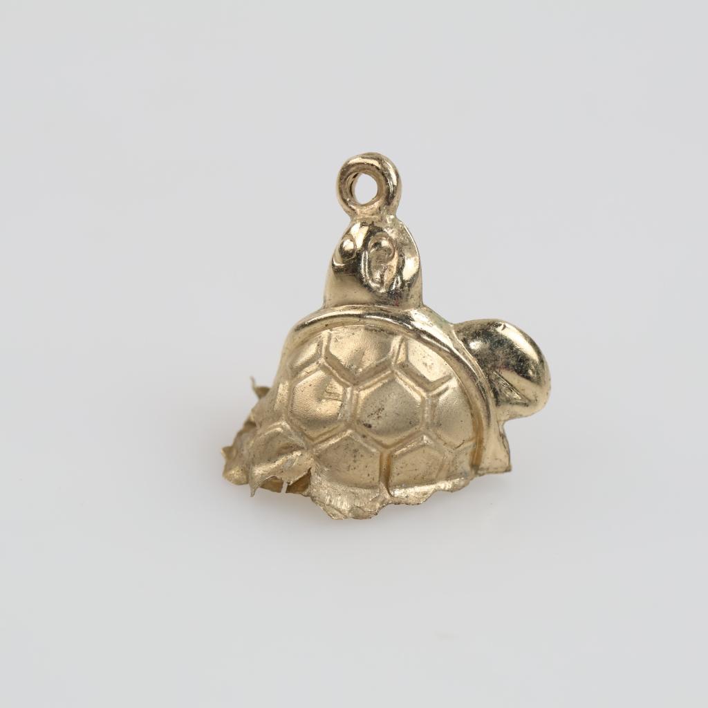 14kt Gold Hollow Pendant