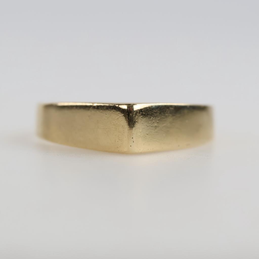 14kt Gold Hollow Ring
