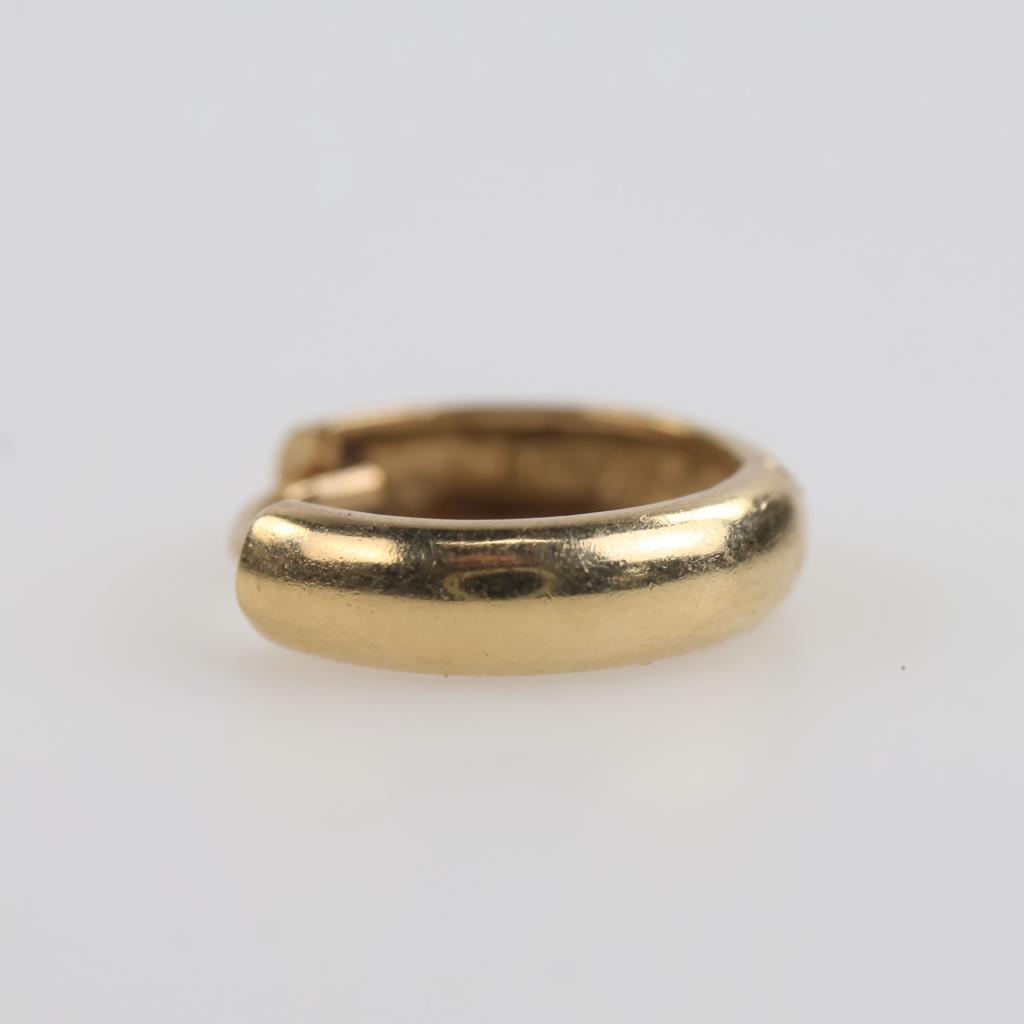 14kt Gold Huggie Hoop Earring