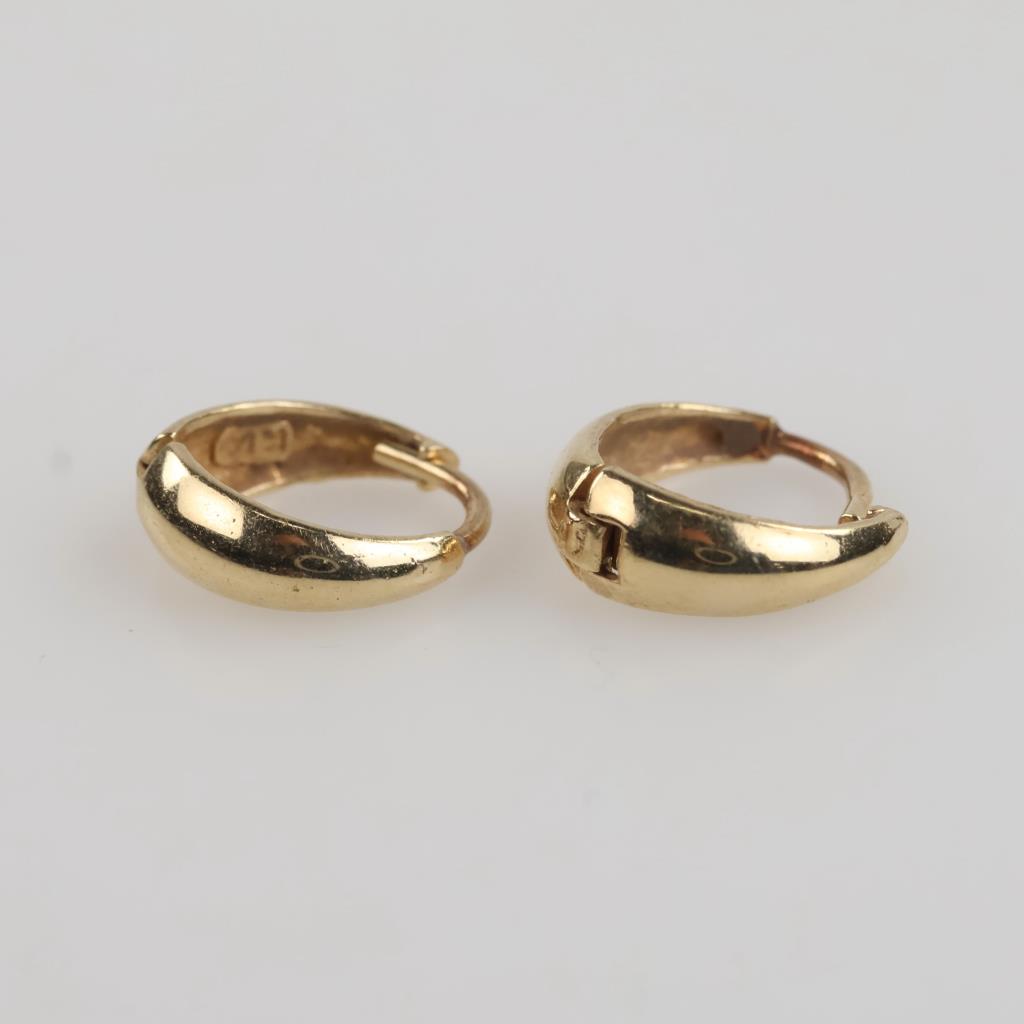 14kt Gold Huggie Hoop Earrings