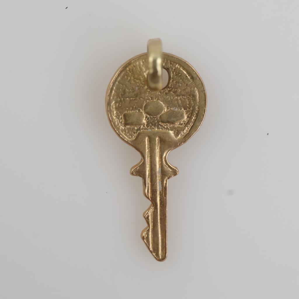 14kt Gold Key Pendant - PropertyRoom.com