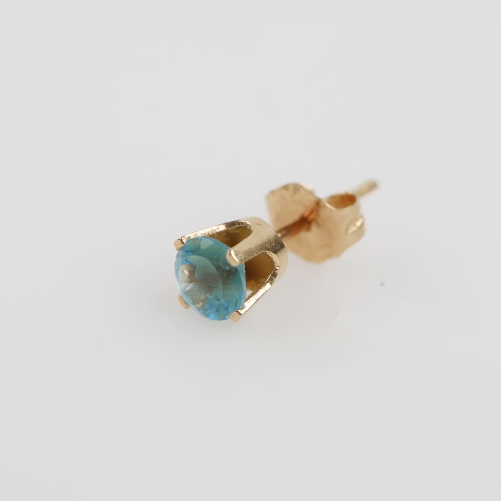 14kt Gold Light Blue Stone Stud Earring