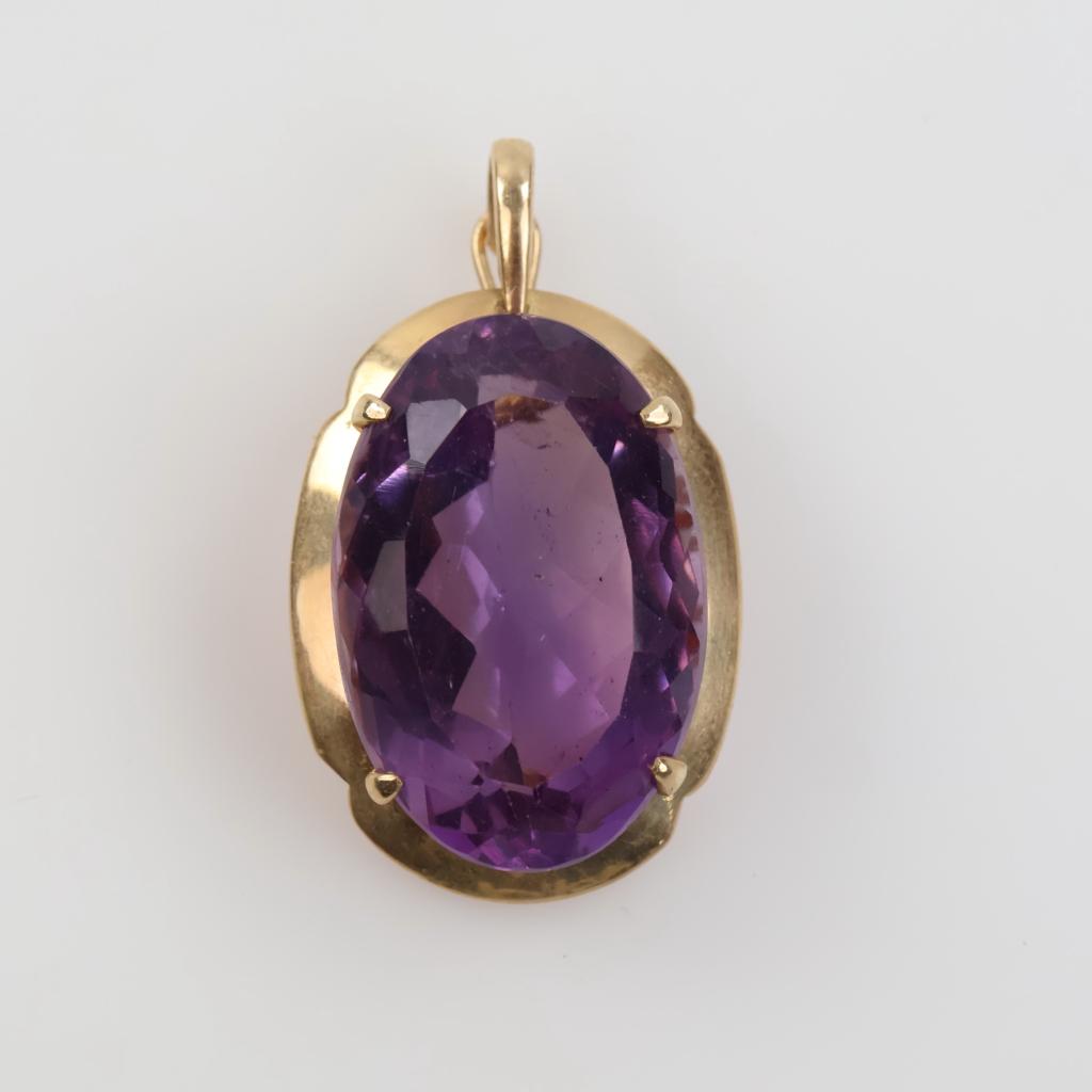 14kt Gold Oval Amethyst Pendant