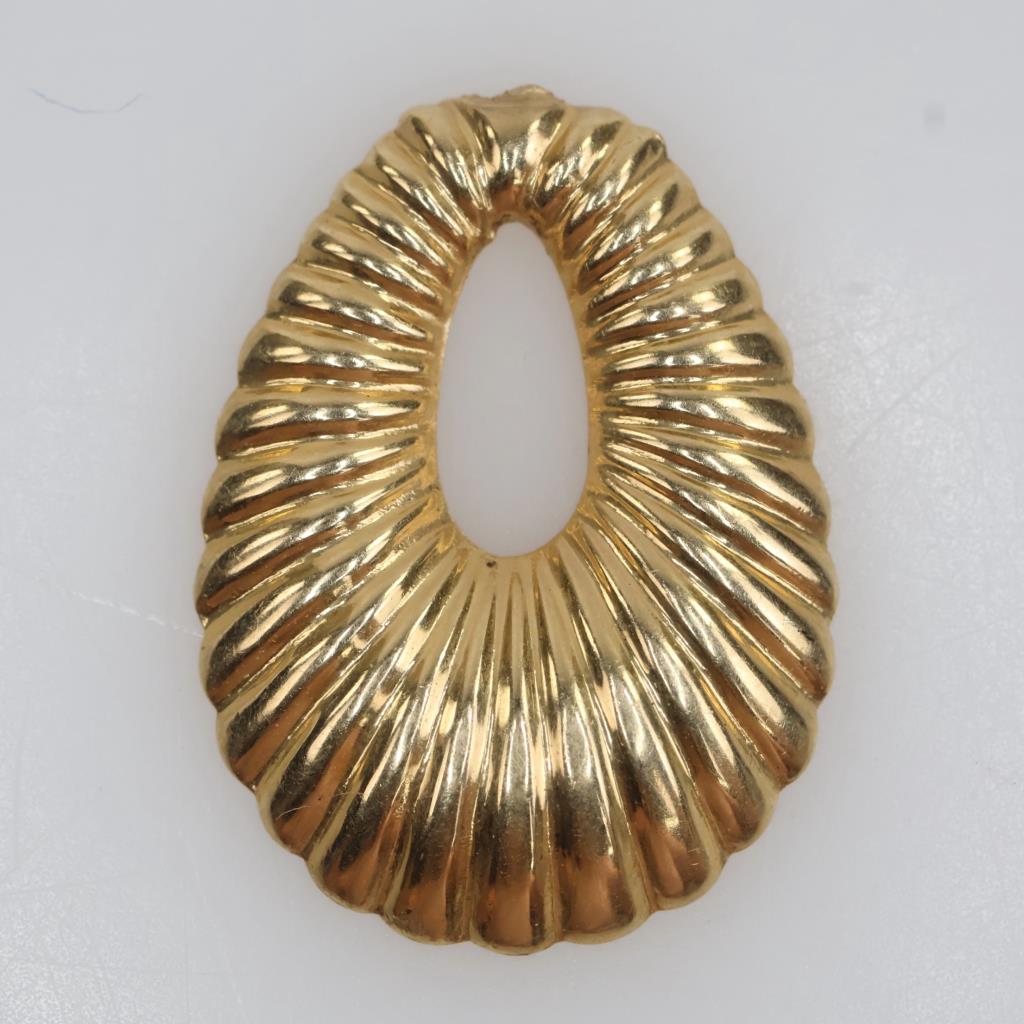 14kt Gold Oval Pendant