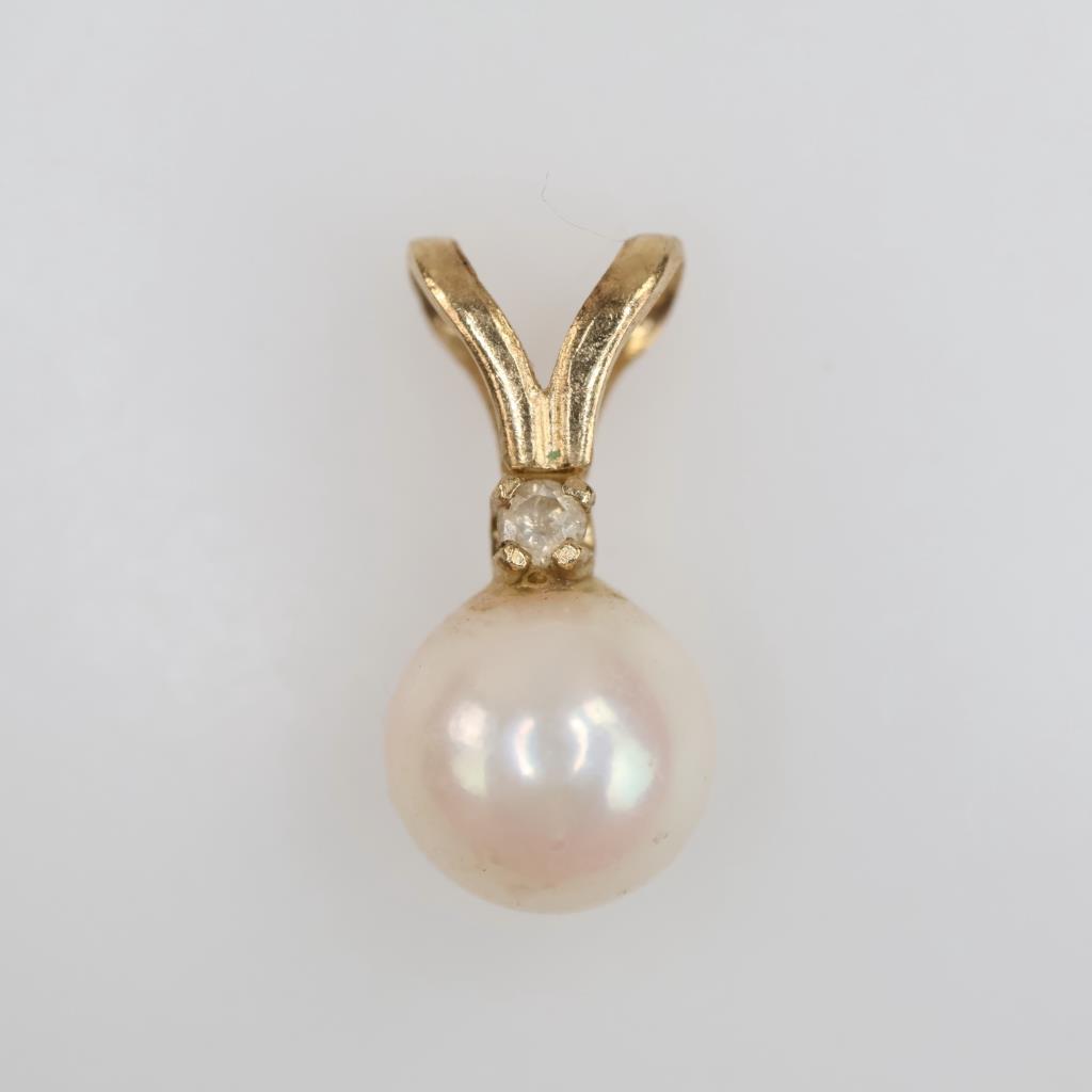 14kt Gold Pearl Diamond Accent Pendant