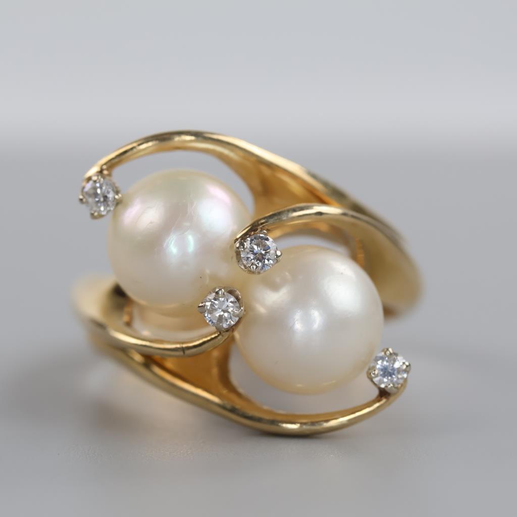 14kt Gold Pearl Diamond Accent Ring