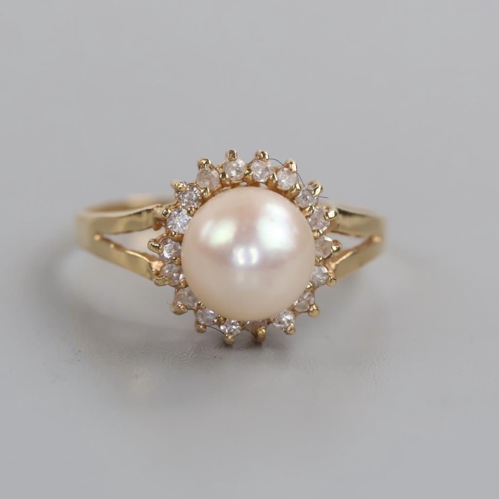 14kt Gold Pearl Diamond Accent Ring