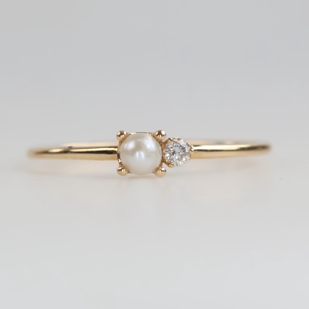 14kt Gold Pearl Diamond Accent Ring