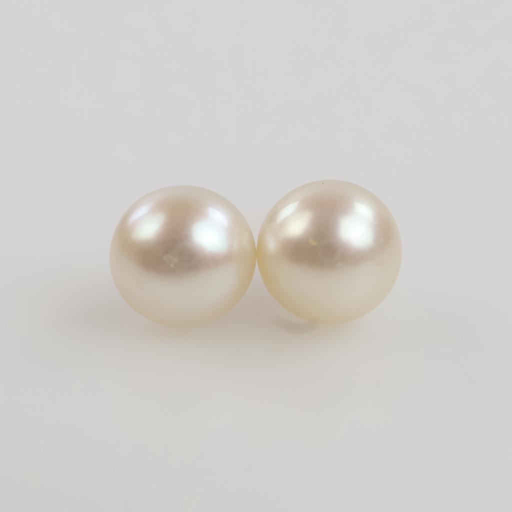 14kt Gold Pearl Earrings