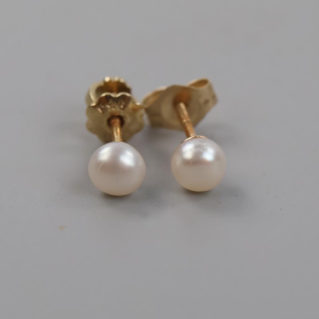 14kt Gold Pearl Earrings