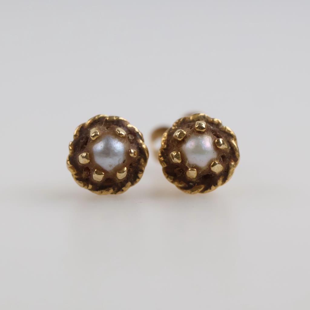 14kt Gold Pearl Earrings