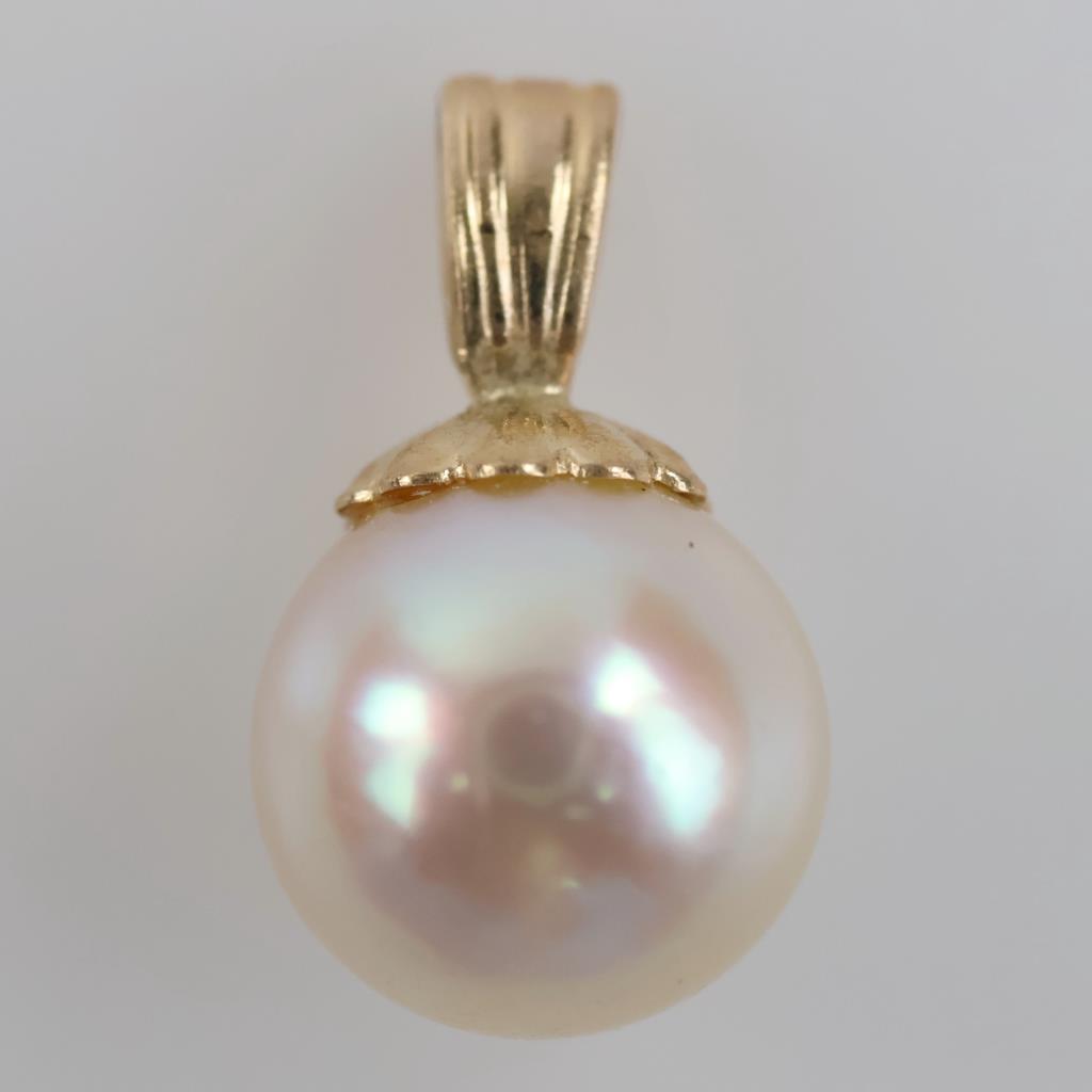 14kt Gold Pearl Pendant