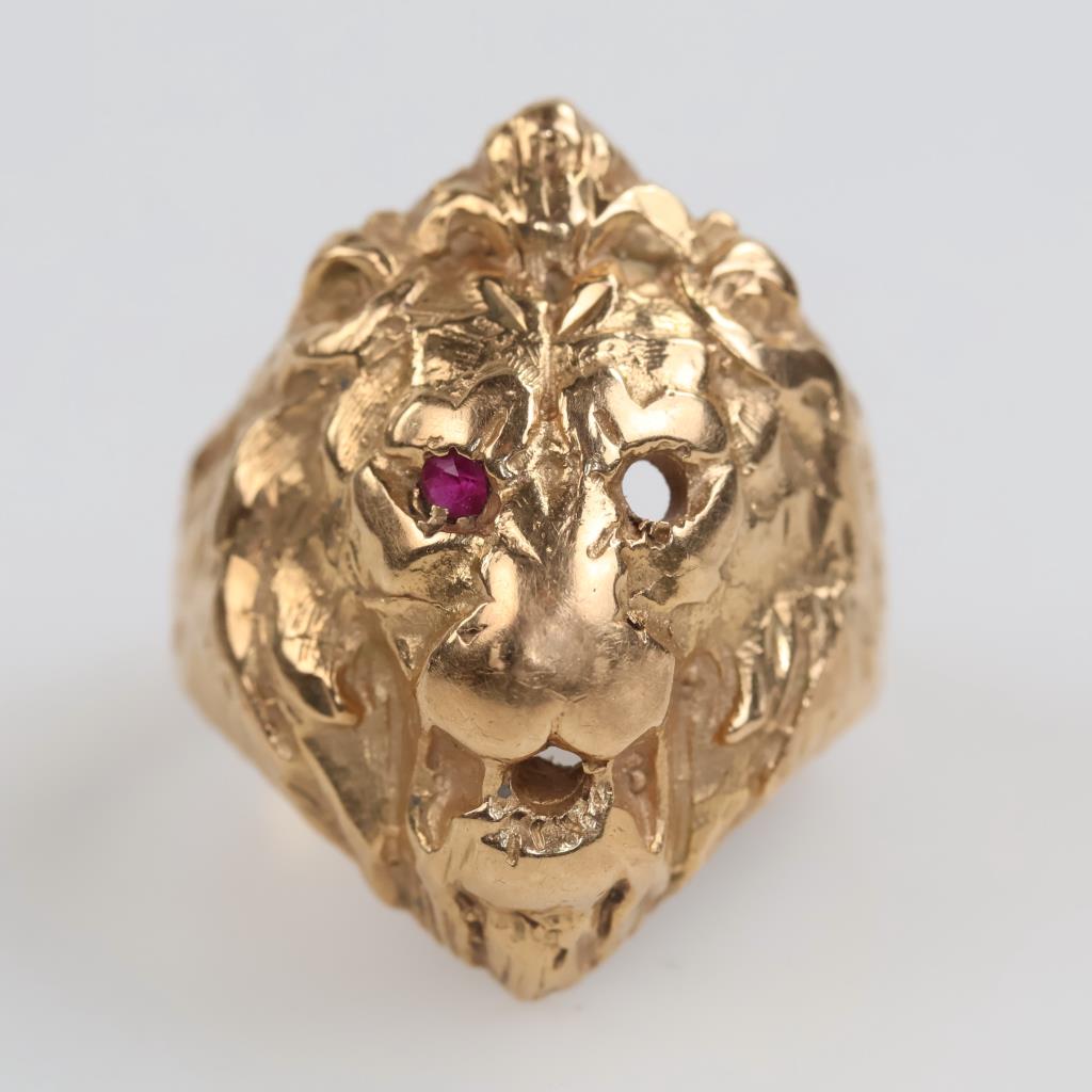14kt Gold Pink Stone Lion Head Ring