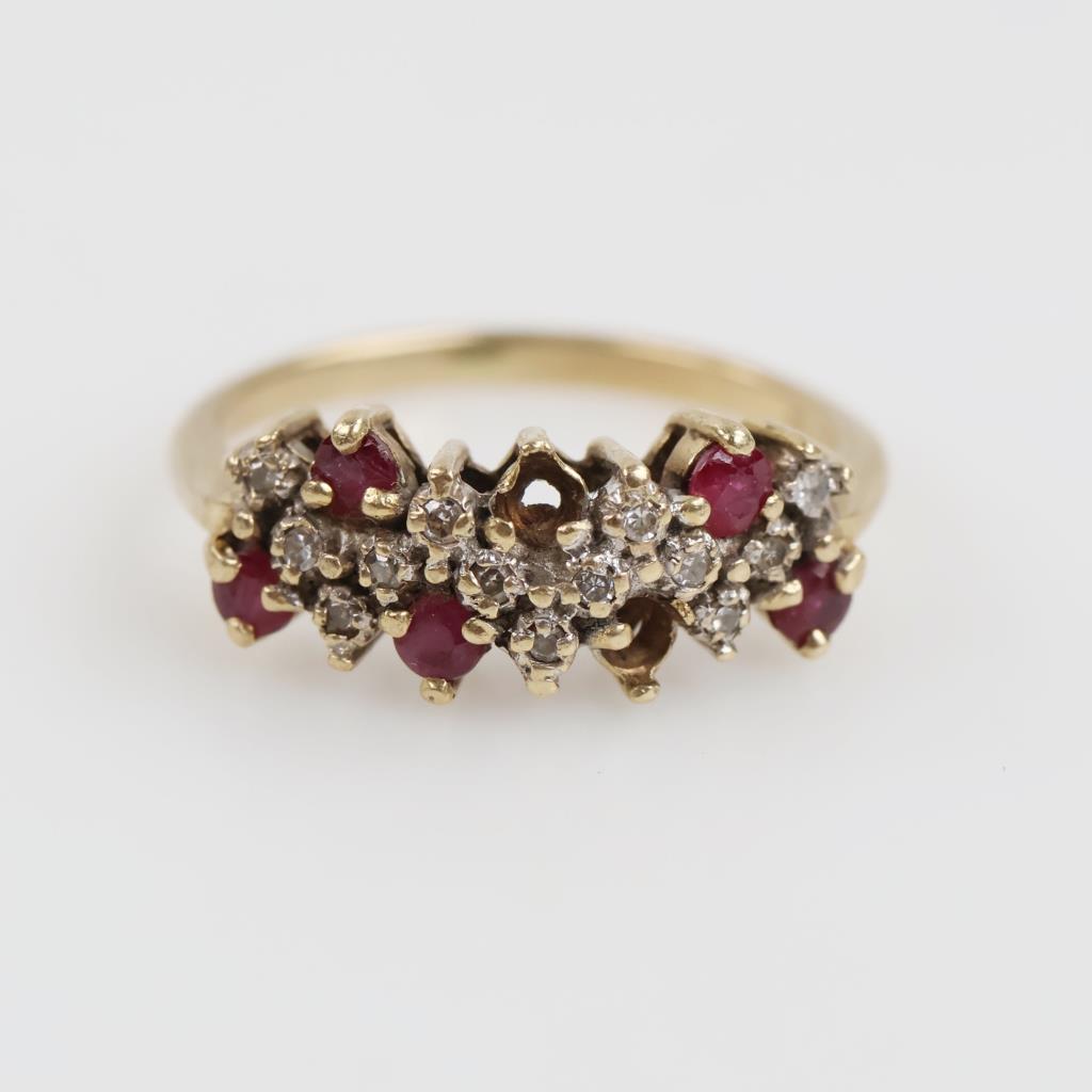 14kt Gold Red And Clear Stone Ring
