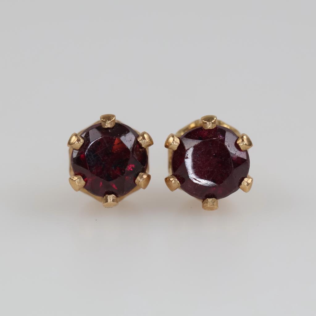 14kt Gold Red Garnet Stone Earrings