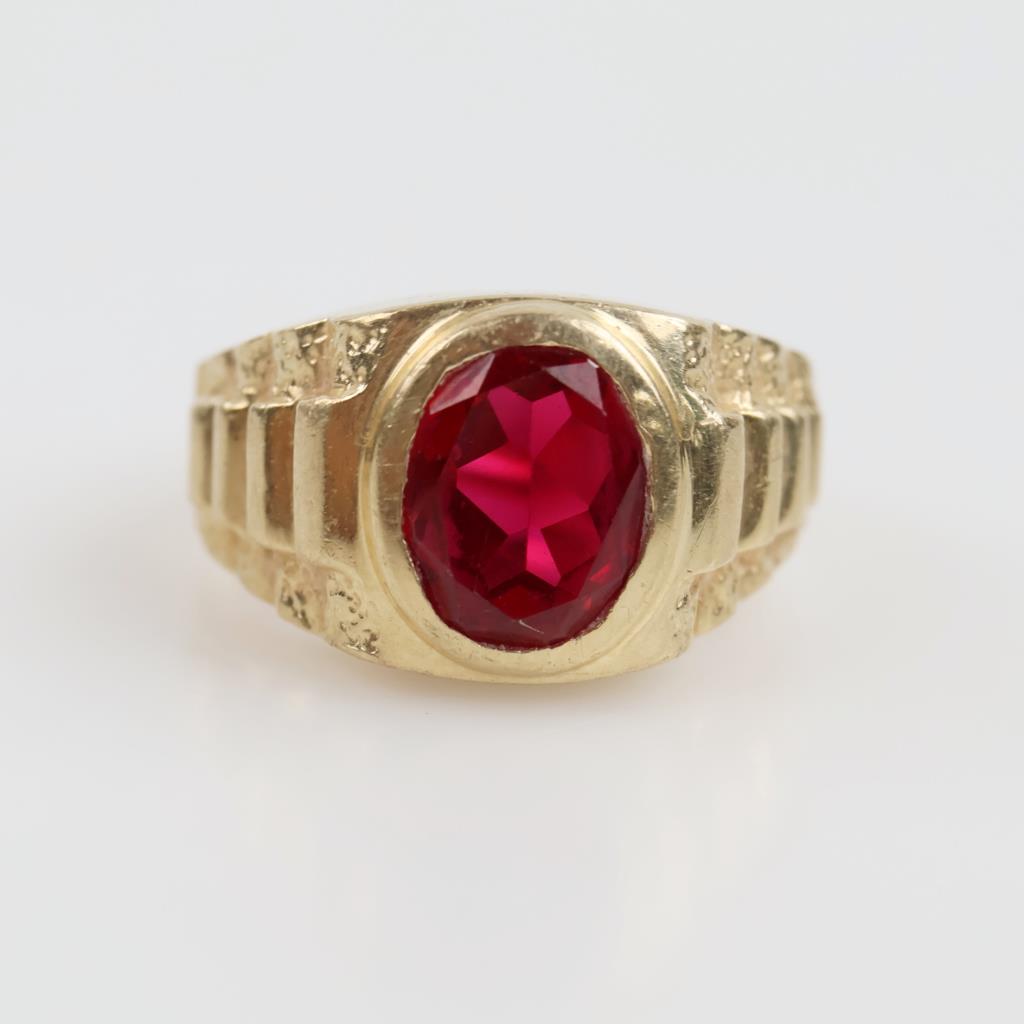 14kt Gold Red Stone Ring