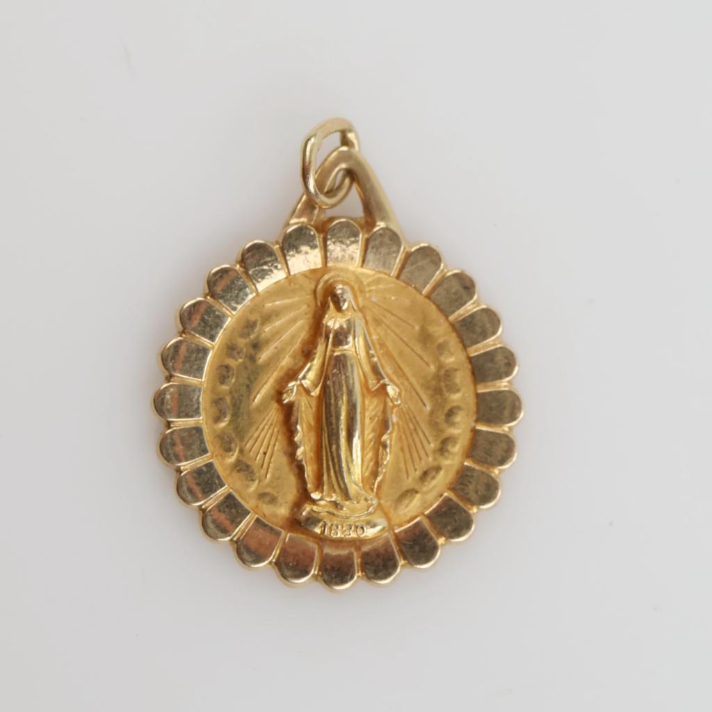 14kt Gold Religious Round Pendant
