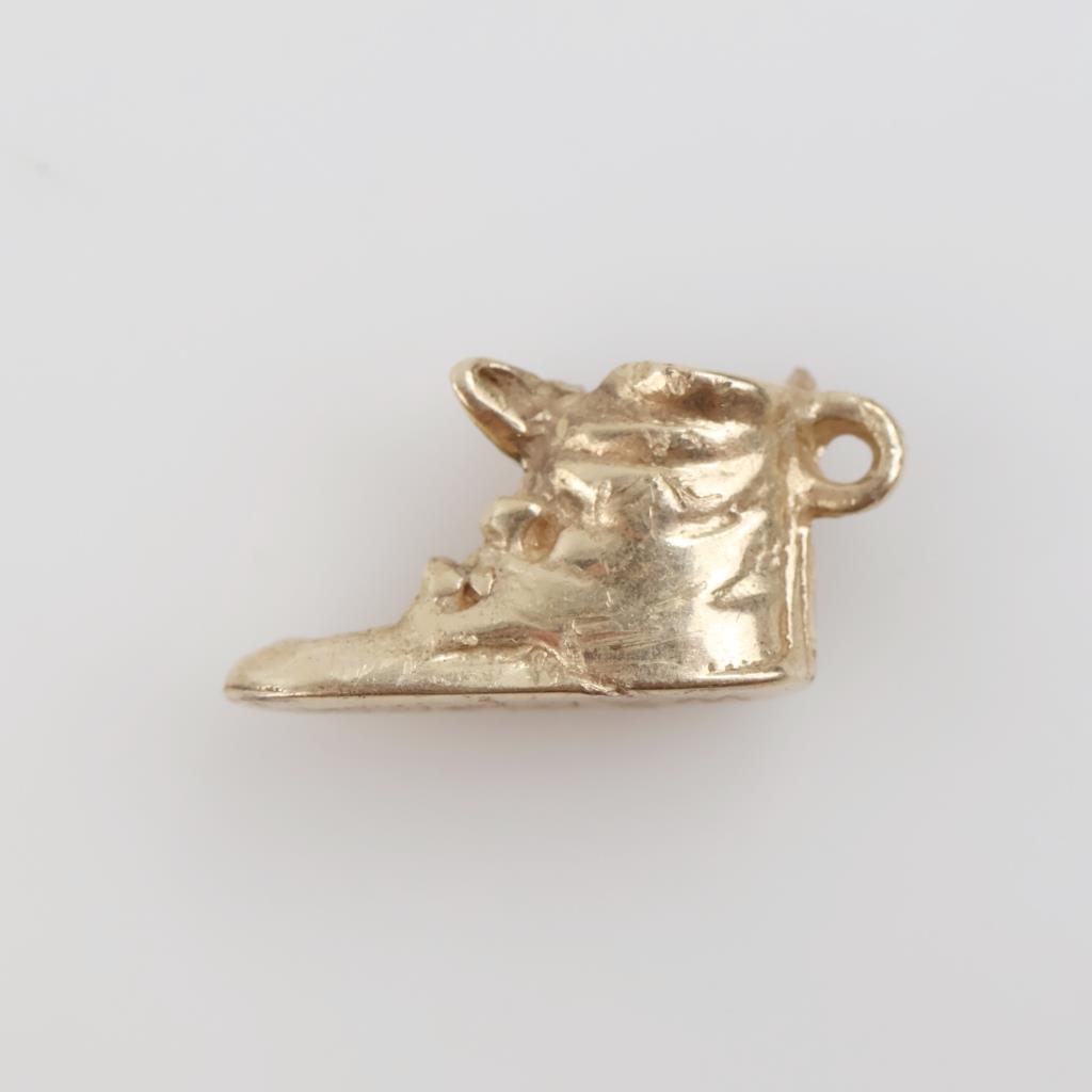 14kt Gold Shoe Pendant