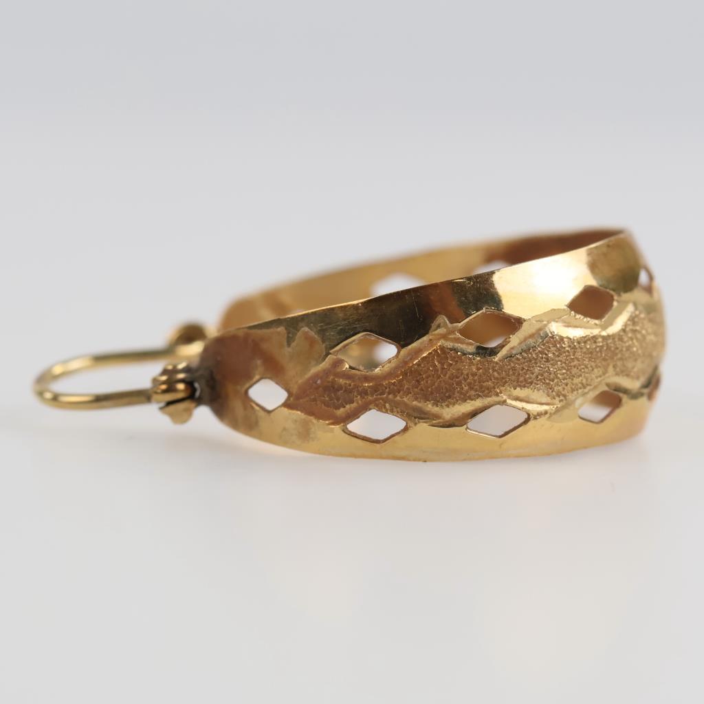14kt Gold Single Hoop Earring