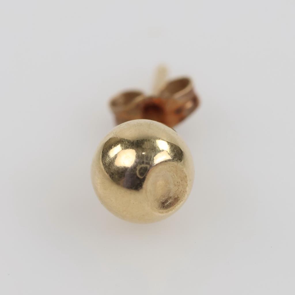14kt Gold Stud Earring