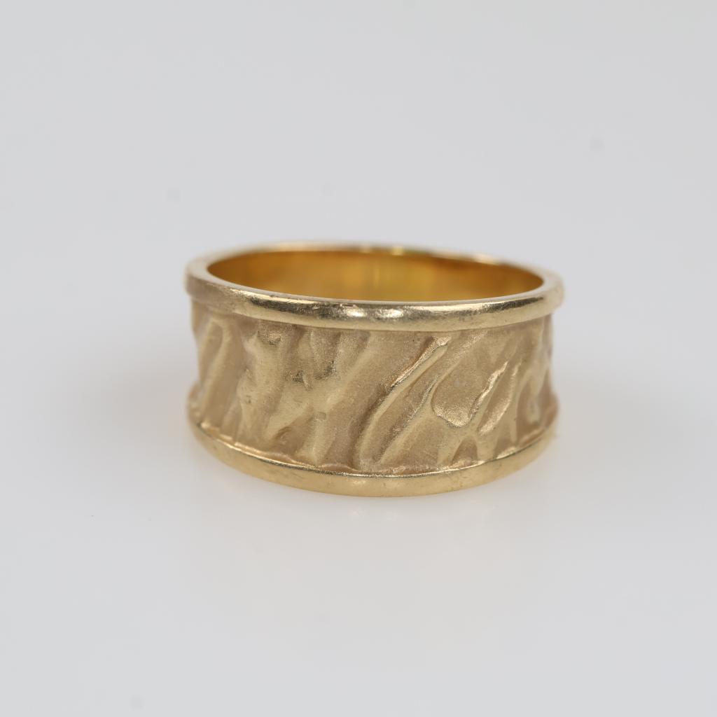 14kt Gold Textured Band