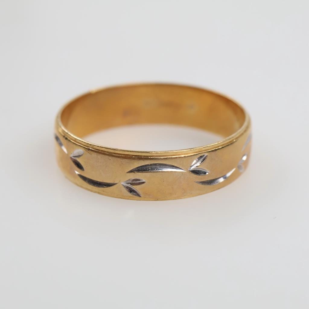 14kt Gold Two-tone Carved Band