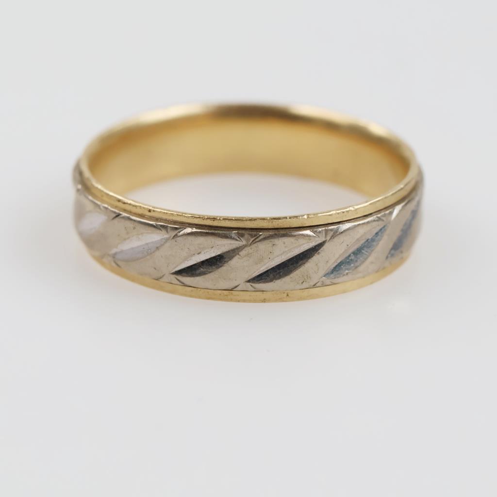 14kt Gold Two-tone Carved Band